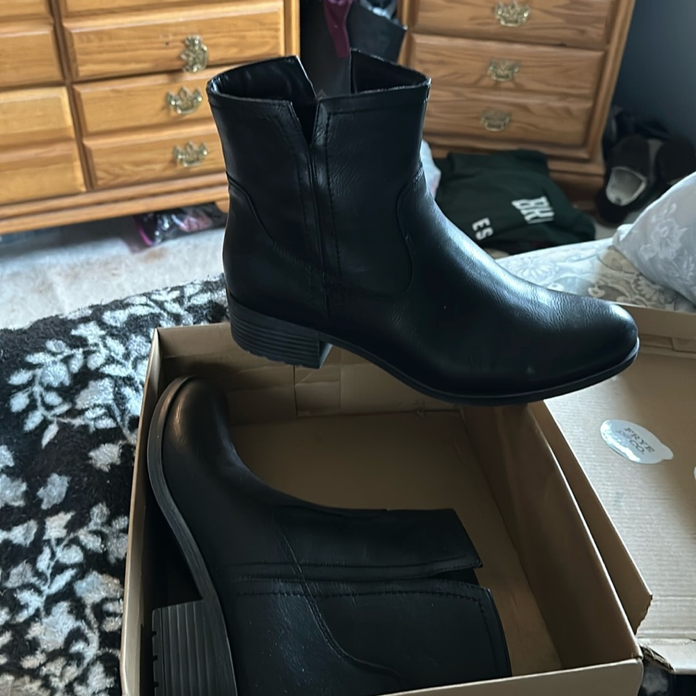 Black worn once leather Frye boots